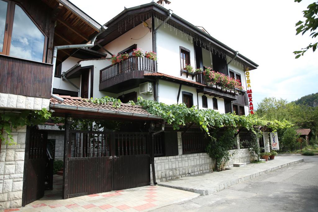 Oazis Family Hotel Lovech Ngoại thất bức ảnh